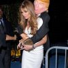 Jemima Goldsmith quitte la soirée UNICEF Halloween après y avoir fait sensation déguisée en Melania Trump agrippée par Donald Trump et ses mains baladeuses , à la salle One Embankment à Londres le 13 octobre 2016.