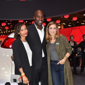 Sonia Rolland, Teddy Riner et Julie Gayet - Présentation du Renault Trezor concept car électrique pendant la 119ème édition du Mondial de l'Automobile 2016 au Paris Expo Porte de Versailles à Paris, France, le 29 septembre 2016. © Lionel Urman/Bestimage