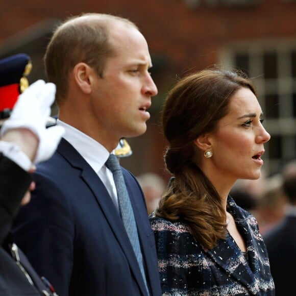 Kate Middleton, duchesse de Cambridge, et le prince William, duc de Cambridge, lors d'une cérémonie commémorative au cénotaphe de Manchester le 14 octobre 2016.