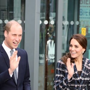 Le prince William, duc de Cambridge et Catherine Kate Middleton, duchesse de Cambridge, quittent le musée nationale du football à Manchester le 14 octobre 2016.  The Duke and Duchess of Cambridge leave the National Football Museum in MAnchester 14 October 201614/10/2016 - Manchester