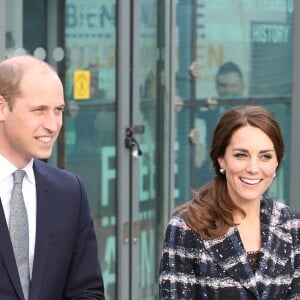 Le prince William, duc de Cambridge et Catherine Kate Middleton, duchesse de Cambridge, quittent le musée nationale du football à Manchester le 14 octobre 2016.  The Duke and Duchess of Cambridge leave the National Football Museum in MAnchester 14 October 201614/10/2016 - Manchester