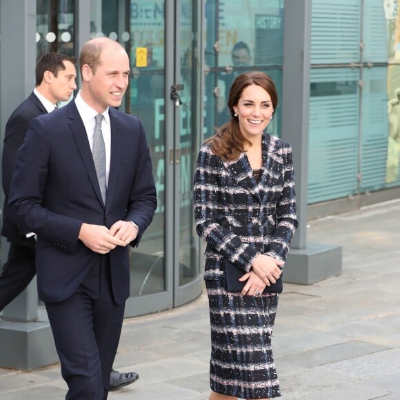 Le prince William, duc de Cambridge et Catherine Kate Middleton, duchesse de Cambridge, quittent le musée nationale du football à Manchester le 14 octobre 2016.  The Duke and Duchess of Cambridge leave the National Football Museum in MAnchester 14 October 201614/10/2016 - Manchester