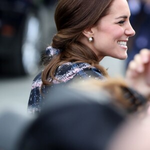 Le prince William, duc de Cambridge et Catherine Kate Middleton, duchesse de Cambridge, quittent le musée nationale du football à Manchester le 14 octobre 2016.  The Duke and Duchess of Cambridge leave the National Football Museum in MAnchester 14 October 201614/10/2016 - Manchester