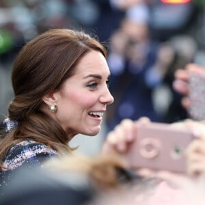 Le prince William, duc de Cambridge et Catherine Kate Middleton, duchesse de Cambridge, quittent le musée nationale du football à Manchester le 14 octobre 2016.  The Duke and Duchess of Cambridge leave the National Football Museum in MAnchester 14 October 201614/10/2016 - Manchester