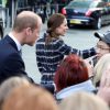 Le prince William, duc de Cambridge et Catherine Kate Middleton, duchesse de Cambridge, quittent le musée nationale du football à Manchester le 14 octobre 2016.  The Duke and Duchess of Cambridge leave the National Football Museum in MAnchester 14 October 201614/10/2016 - Manchester