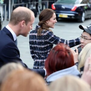 Le prince William, duc de Cambridge et Catherine Kate Middleton, duchesse de Cambridge, quittent le musée nationale du football à Manchester le 14 octobre 2016.  The Duke and Duchess of Cambridge leave the National Football Museum in MAnchester 14 October 201614/10/2016 - Manchester