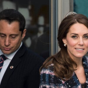 Le prince William, duc de Cambridge et Catherine Kate Middleton, duchesse de Cambridge, quittent le musée nationale du football à Manchester le 14 octobre 2016.  14 October 2016. Prince William, Duke of Cambridge and Catherine, Duchess of Cambridge visit The National Football Museum in Manchester.14/10/2016 - Manchester