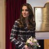 Le prince William, duc de Cambridge et Catherine Kate Middleton, duchesse de Cambridge visitent la maison de soin Francis House à Manchester le 14 octobre 2016.  14th October 2016 Manchester UK Britain's Prince William and Catherine, Duchess of Cambridge, at Francis House during a visit to the hospice on October 14, 2016 in Manchester, England. Francis House provides respite care, home care, sibling support, activity weekends for bereaved siblings, end of life care and bereavement support.14/10/2016 - Manchester