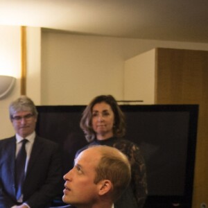 Le prince William, duc de Cambridge et Catherine Kate Middleton, duchesse de Cambridge visitent la maison de soin Francis House à Manchester le 14 octobre 2016.  14th October 2016 Manchester UK Britain's Prince William and Catherine, Duchess of Cambridge, at Francis House during a visit to the hospice on October 14, 2016 in Manchester, England. Francis House provides respite care, home care, sibling support, activity weekends for bereaved siblings, end of life care and bereavement support.14/10/2016 - Manchester