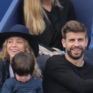 Gerard Piqué, sa compagne Shakira et leur fils Milan assistent à un match de tennis lors du "Trophée Conde Godo" à Barcelone, le 26 avril 2015