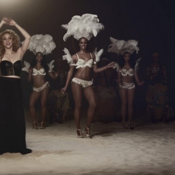 Clip "La La La" de Shakira pour la Coupe du Monde de football 2014. Son compagnon Gerard Pique et leur fils Milan apparaissent dans le clip, ainsi que les footballeurs Neymar, Leo Messi, Cesc Fabregas, Kun Aguero et Radamel Falcao