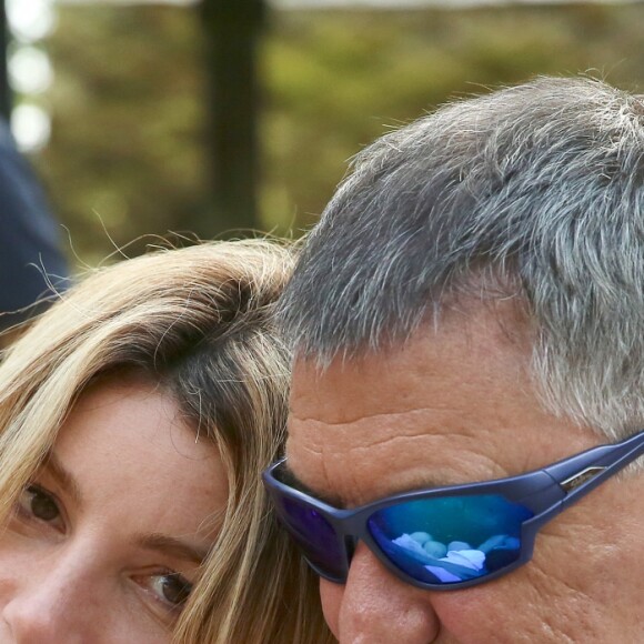 Jean-Marie Bigard et sa femme Lola Marois - Tournage du film "Vive la crise" à Paris. Le 25 juin 2016