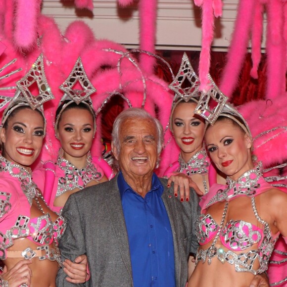 Exclusif - Jean-Paul Belmondo pose dans les coulisses du Moulin-Rouge à Paris le 3 octobre 2016.