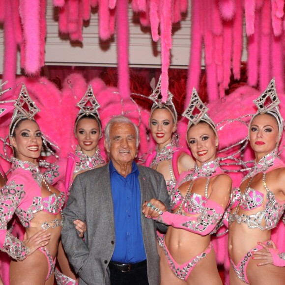 Exclusif - Jean-Paul Belmondo pose dans les coulisses du Moulin-Rouge à Paris le 3 octobre 2016.