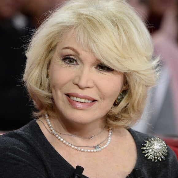 Amanda Lear - Enregistrement de l'émission "Vivement Dimanche" à Paris le 24 février 2016 et qui sera diffusée le 28 février. © Coadic Guirec/Bestimage