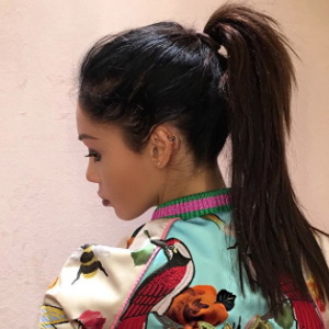Nabilla en plein shopping à Londres, octobre 2016.