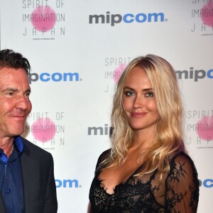 L'acteur américain, Dennis Quaid et sa compagne Santa Auzina, lors de la soirée d'ouverure du MIPCOM à l'hôtel Martinez de Cannes, France, le 17 octobre 2016. Le MIPCOM est le marché déstiné au monde des contenus audiovisuels et pour les acteurs incontournables de la distribution sur toutes les plateformes. © Bruno Bebert/Bestimage