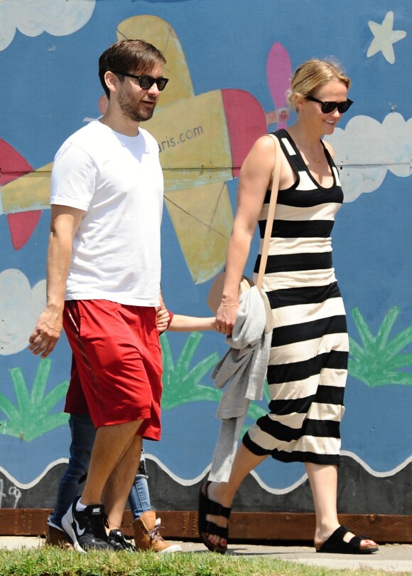 Exclusif - Tobey Maguire et sa femme Jennifer Meyer passent le jour de la fête des pères avec des amis à Venice le 22 juin 2015.