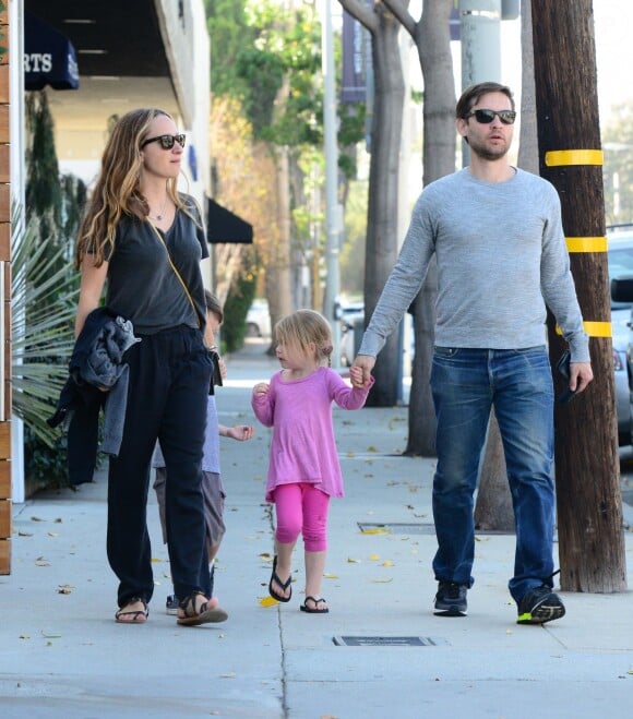 Tobey Maguire et sa femme Jennifer Meyer avec leurs enfants Ruby et Otis a West Hollywood Los Angeles, 25 Janvier 2014