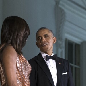 Barack Obama et Michelle Obama posant pour une photo officielle aux côtés du chef du gouvernement italien Matteo Renzi et de son épouse Agnese Landini avant le dîner d'Etat organisé à la Maison Blanche, à Washington, le 18 octobre 2016