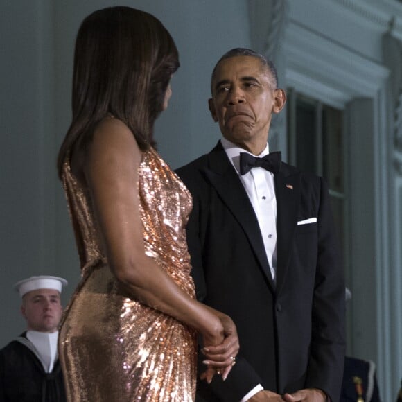 Barack Obama et Michelle Obama posant pour une photo officielle aux côtés du chef du gouvernement italien Matteo Renzi et de son épouse Agnese Landini avant le dîner d'Etat organisé à la Maison Blanche, à Washington, le 18 octobre 2016