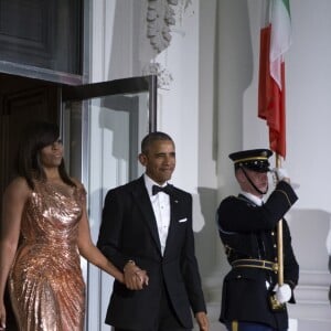 Barack Obama et Michelle Obama posant pour une photo officielle aux côtés du chef du gouvernement italien Matteo Renzi et de son épouse Agnese Landini avant le dîner d'Etat organisé à la Maison Blanche, à Washington, le 18 octobre 2016