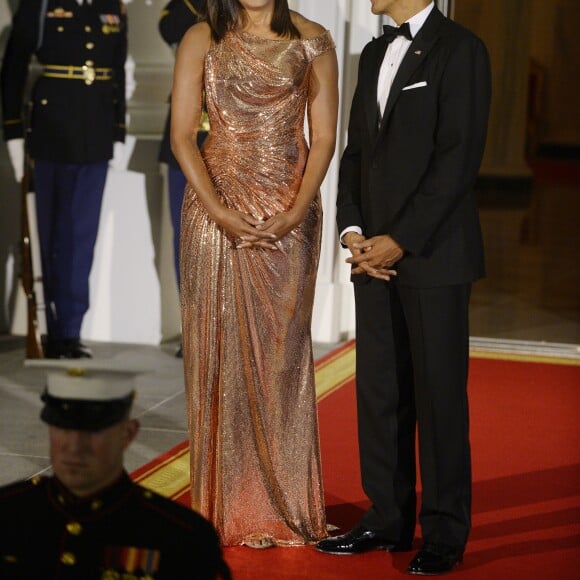 Barack Obama et Michelle Obama posant pour une photo officielle aux côtés du chef du gouvernement italien Matteo Renzi et de son épouse Agnese Landini avant le dîner d'Etat organisé à la Maison Blanche, à Washington, le 18 octobre 2016