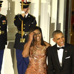 Barack Obama et Michelle Obama posant pour une photo officielle aux côtés du chef du gouvernement italien Matteo Renzi et de son épouse Agnese Landini avant le dîner d'Etat organisé à la Maison Blanche, à Washington, le 18 octobre 2016