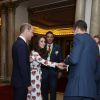 Kate Middleton, avec Elizabeth II, le duc d'Edimbourg, le prince William et le prince Harry, participait le 18 octobre 2016 à une réception en l'honneur des médaillés des Jeux olympiques et paralympiques de Rio 2016 au Palais de Buckingham à Londres.