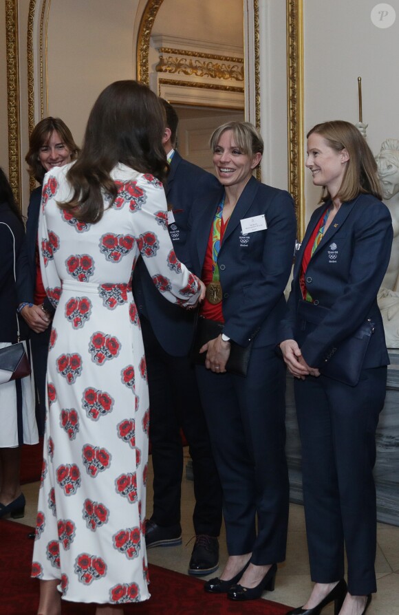 Kate Middleton, duchesse de Cambridge, lors d'une réception en l'honneur des médaillés des Jeux olympiques et paralympiques de Rio 2016 au Palais de Buckingham à Londres le 18 octobre 2016.
