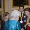 La reine Elizabeth II lors d'une réception en l'honneur des médaillés des Jeux olympiques et paralympiques de Rio 2016 au Palais de Buckingham à Londres le 18 octobre 2016.
