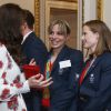 Kate Catherine Middleton, duchesse de Cambridge - La famille royale d'Angleterre reçoit les médaillés des Jeux paralympiques de Rio 2016 au Palais de Buckingham à Londres le 18 octobre 2016.