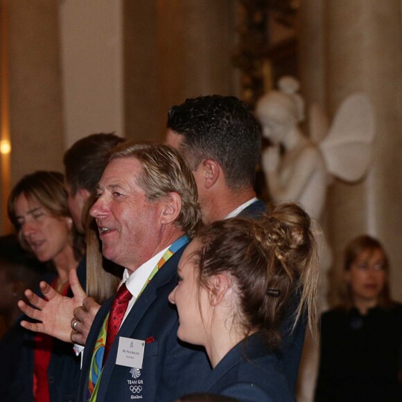 Kate Catherine Middleton, duchesse de Cambridge et le prince Harry, Nick Skelton - La famille royale d'Angleterre reçoit les médaillés des Jeux paralympiques de Rio 2016 au Palais de Buckingham à Londres le 18 octobre 2016.