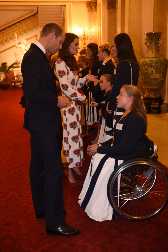 Le prince William, duc de Cambridge, et Kate Catherine Middleton, duchesse de Cambridge - La famille royale d'Angleterre reçoit les médaillés des Jeux paralympiques de Rio 2016 au Palais de Buckingham à Londres le 18 octobre 2016.