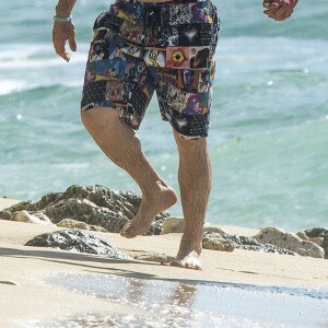 Mark Wahlberg en vacances à la plage avec sa femme Rhea Durham à la Barbade le 18 octobre 2016.