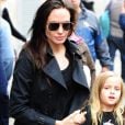 Exclusif - Premières photos à Londres d'Angelina Jolie et ses enfants, Shiloh, Vivienne, Zahara et Knox qui sont allés voir la comédie musicale "Wicked" le 5 September 2015.