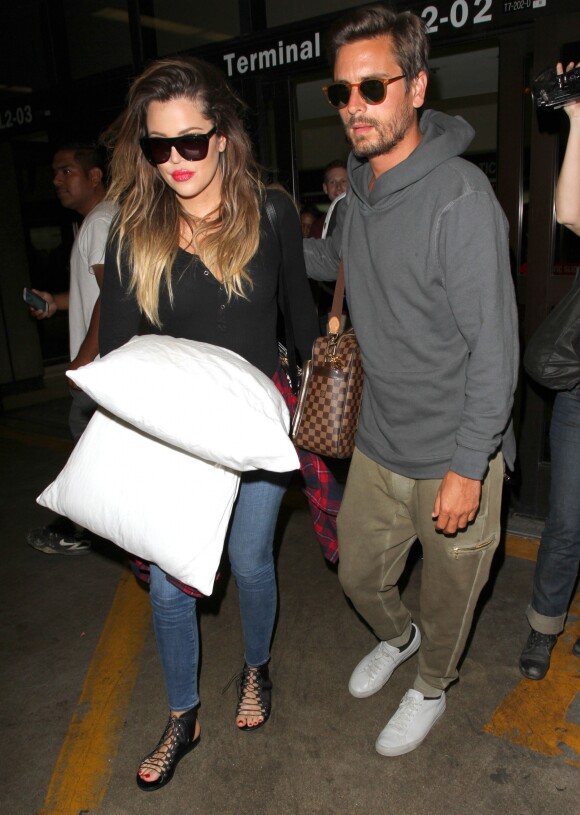 Scott Disick et Khloe Kardashian arrivent à l'aéroport LAX de Los Angeles. Plus tôt dans la journée, le couple était dans le Connecticut pour l'évènement "Foxwood Resort Casino's Liquid Sundays". Le 17 août 2014