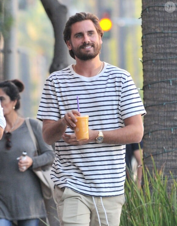 Scott Disick se promène avec un ami dans les rues de Beverly Hills, le 13 octobre 2016