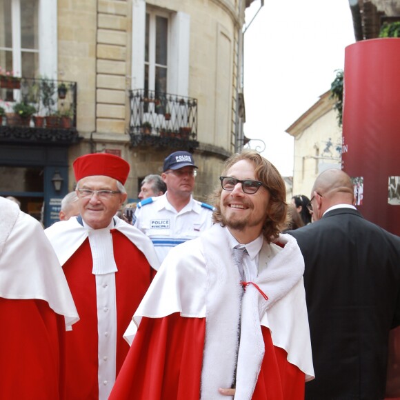 Exclusif - Lorànt Deutsch - Les acteurs Français Lorànt Deutsch et Guillaume de Tonquédec ont été intronisés par la Jurade des vins de Saint-Emilion, à Saint-Emilion, France, le 18 septembre 2016 à l'occasion des fêtes du Ban des vendanges. © Bernard-Cottereau/Bestimage