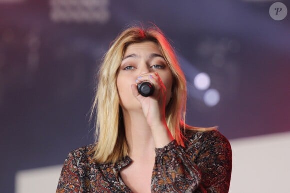 Louane Emera en concert au festival Solidays à l'hippodrome de Longchamp. Paris, le 26 juin 2016. © Lise Tuillier/Bestimage