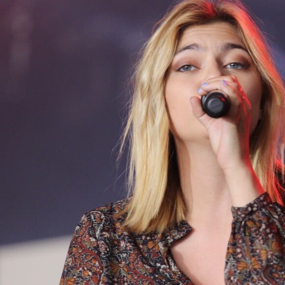 Louane Emera en concert au festival Solidays à l'hippodrome de Longchamp. Paris, le 26 juin 2016. © Lise Tuillier/Bestimage