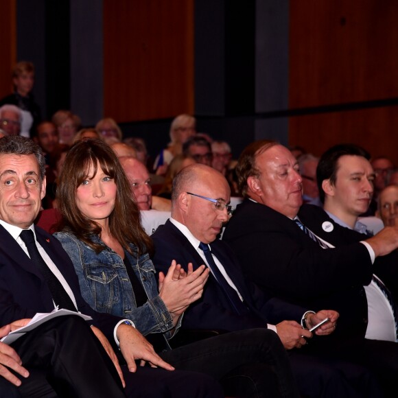Carla Bruni-Sarkozy durant un meeting de Nicolas Sarkozy au Palais des Congrès Neptune à Toulon, France, le 21 octobre 2016, pour la campagne des primaires des Républicains en vue de l'élection présidentielle de 2017. © Bruno Bebert/Bestimage