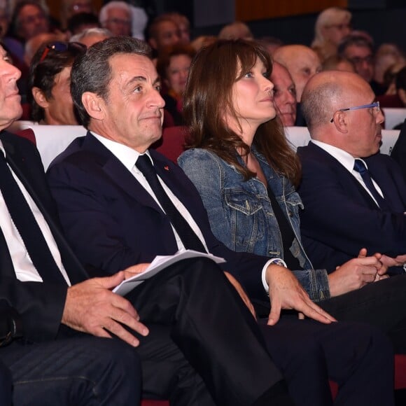 Carla Bruni-Sarkozy durant un meeting de Nicolas Sarkozy au Palais des Congrès Neptune à Toulon, France, le 21 octobre 2016, pour la campagne des primaires des Républicains en vue de l'élection présidentielle de 2017. © Bruno Bebert/Bestimage