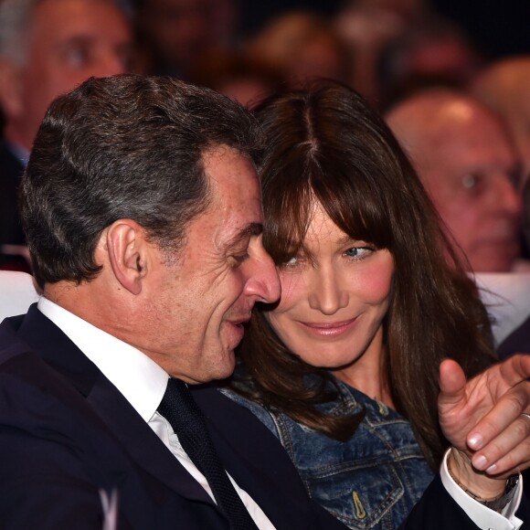 Carla Bruni-Sarkozy durant un meeting de Nicolas Sarkozy au Palais des Congrès Neptune à Toulon, France, le 21 octobre 2016, pour la campagne des primaires des Républicains en vue de l'élection présidentielle de 2017. © Bruno Bebert/Bestimage