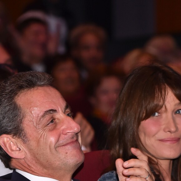 Carla Bruni-Sarkozy durant un meeting de Nicolas Sarkozy au Palais des Congrès Neptune à Toulon, France, le 21 octobre 2016, pour la campagne des primaires des Républicains en vue de l'élection présidentielle de 2017. © Bruno Bebert/Bestimage