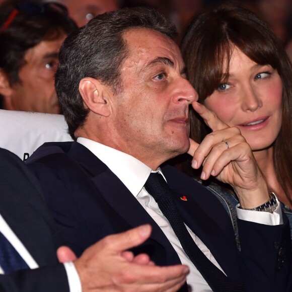 Carla Bruni-Sarkozy durant un meeting de Nicolas Sarkozy au Palais des Congrès Neptune à Toulon, France, le 21 octobre 2016, pour la campagne des primaires des Républicains en vue de l'élection présidentielle de 2017. © Bruno Bebert/Bestimage