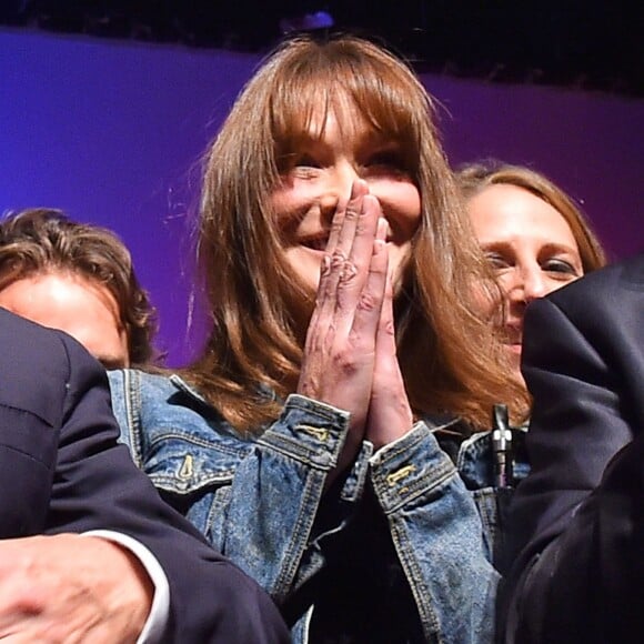 Carla Bruni-Sarkozy durant un meeting de Nicolas Sarkozy au Palais des Congrès Neptune à Toulon, France, le 21 octobre 2016, pour la campagne des primaires des Républicains en vue de l'élection présidentielle de 2017. © Bruno Bebert/Bestimage