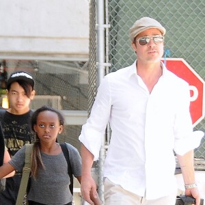 Angelina Jolie et Brad Pitt arrivent à l'aéroport de Los Angeles avec leurs enfants Zahara et Maddox en provenance de Londres, le 14 juin 2014.