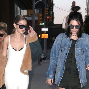 Gigi Hadid, Kendall Jenner et Hailey Baldwin vont dîner au restaurant à New York, le 20 juin 2016.