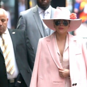 Lady Gaga à la sortie de son appartement à New York, le 21 octobre 2016.